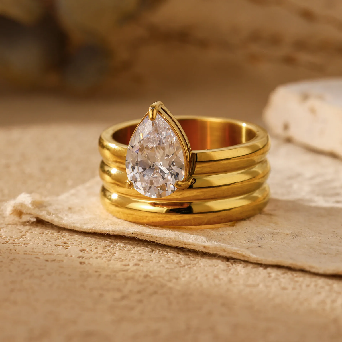 THE SOLITAIRE STATEMENT RING - Azura Jewelry