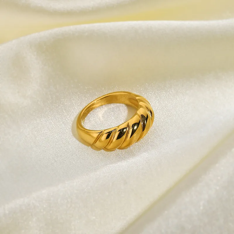 THE CROISSANT RING - Azura Jewelry